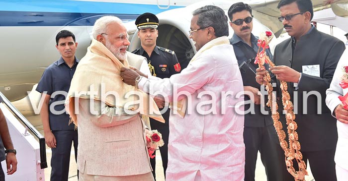 ಬೆಂಗಳೂರು ತಲುಪಿದ ಪ್ರಧಾನಿಯನ್ನು ಸ್ವಾಗತಿಸಿದ ಸಿಎಂ ಸಿದ್ದರಾಮಯ್ಯ